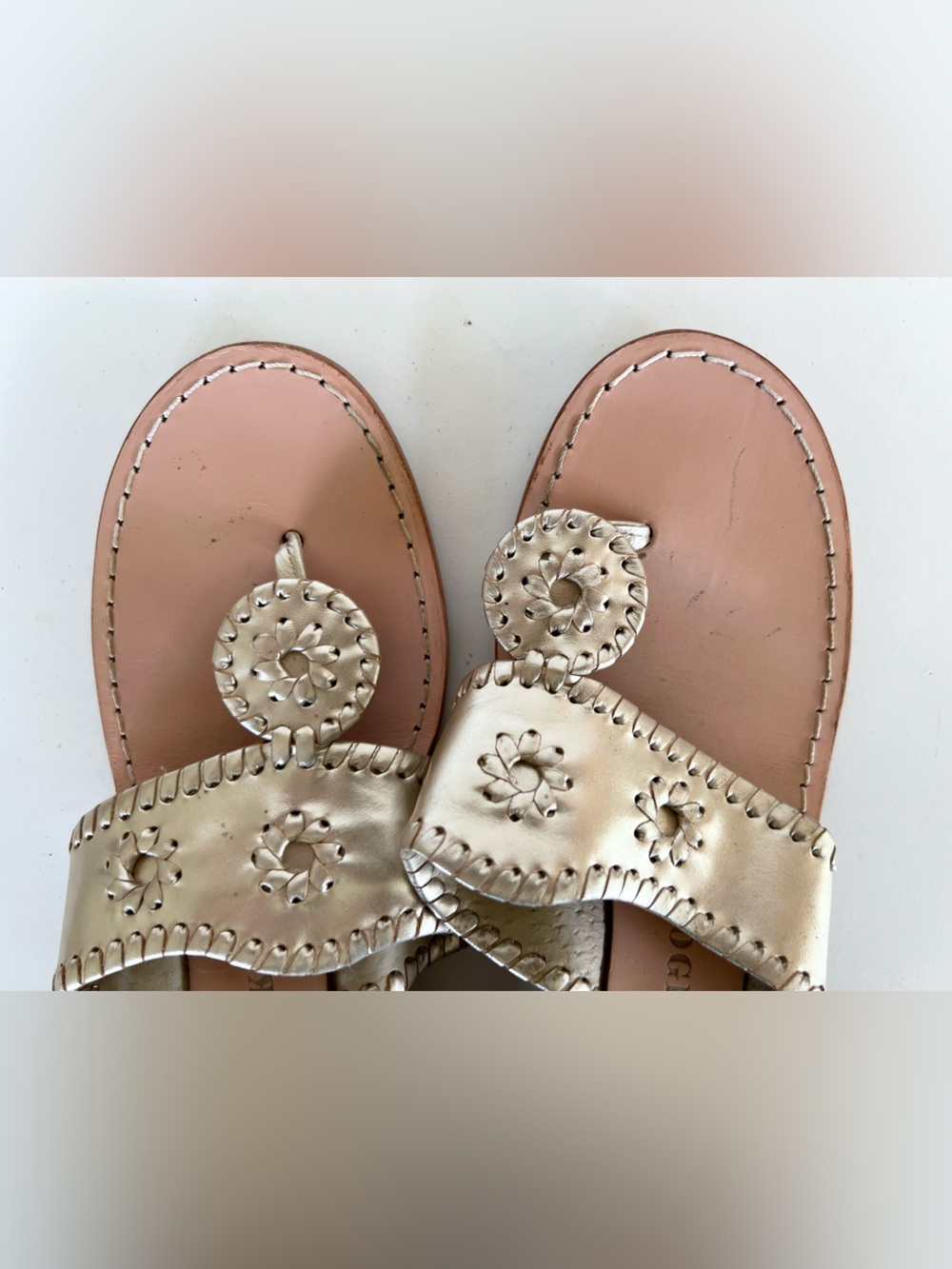 Jack Rogers Mid Wedge 2" Leather Thong Sandals in Metallic Platinum, 8M - Picture 12 of 13